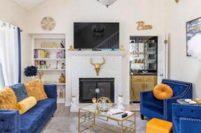 Trendy 2BR 2BA Oasis W/ Loft, Home Away From Home!